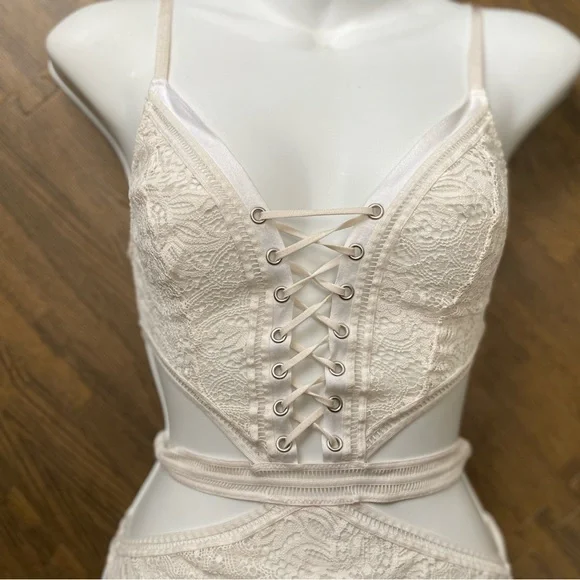 Victoria's Secret Ivory Lace Lace-Up Bralette Bodysuit - Picture 1 of 5